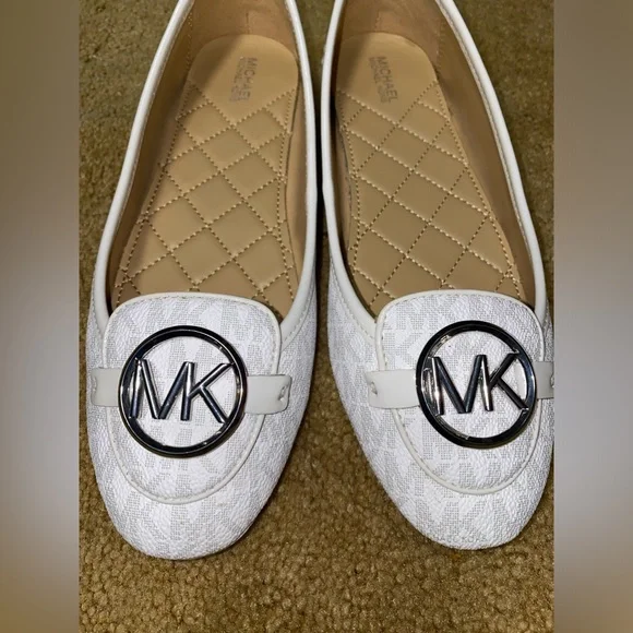 MICHAEL MICHAEL KORS WITHE FLATS. - Picture 14 of 16